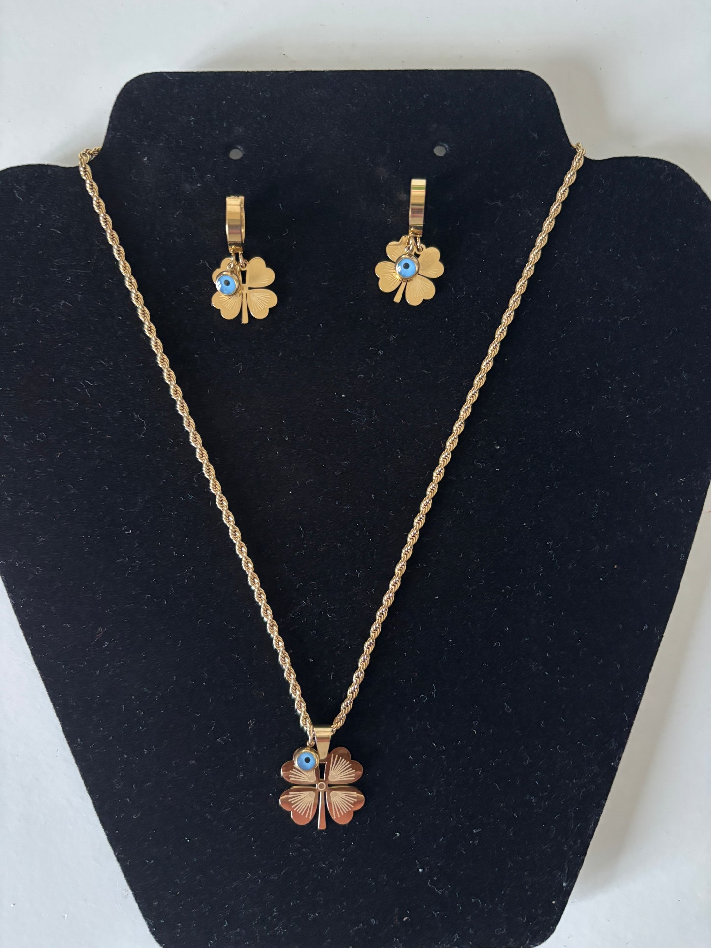 Ensemble collier + boucles d’oreilles en trèfle matière acier inoxydable