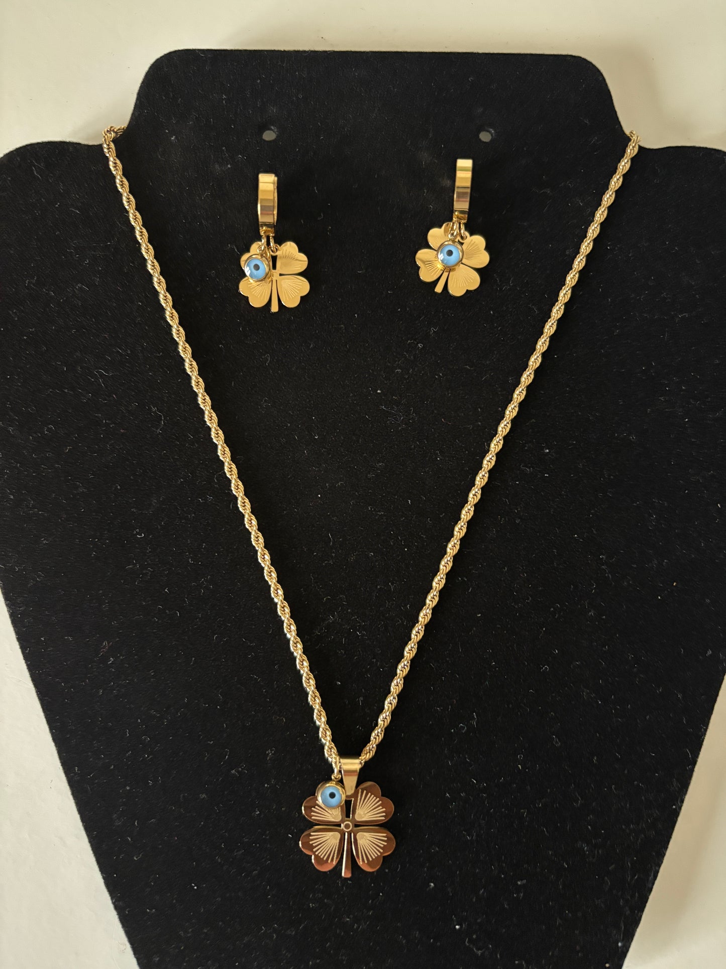 Ensemble collier + boucles d’oreilles en trèfle matière acier inoxydable